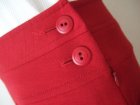 他の写真1: ボタンがポイント♪赤スカート