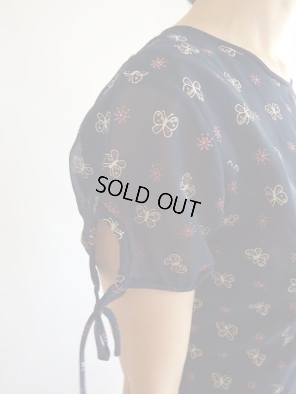 画像4: ★紺地にお花とチョウチョ柄ワンピ