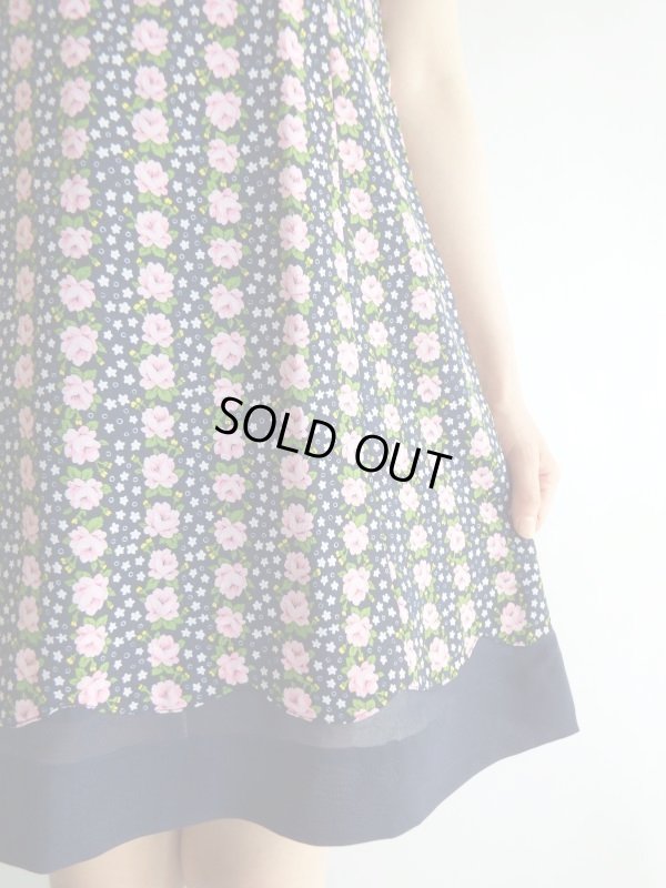 画像7: ★紺地にピンクの花柄ワンピ