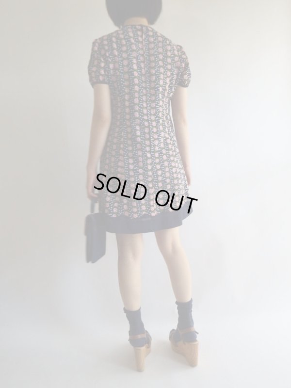 画像4: ★紺地にピンクの花柄ワンピ