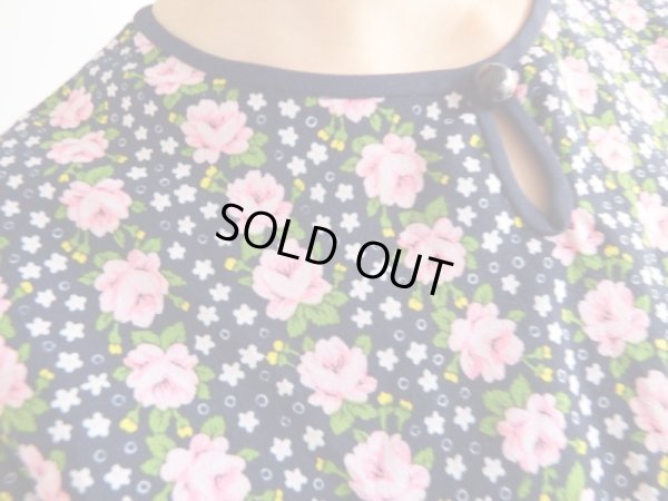 画像5: ★紺地にピンクの花柄ワンピ