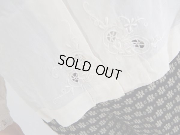 画像8: ★未使用*シルク製お花刺繍の極上ブラウス