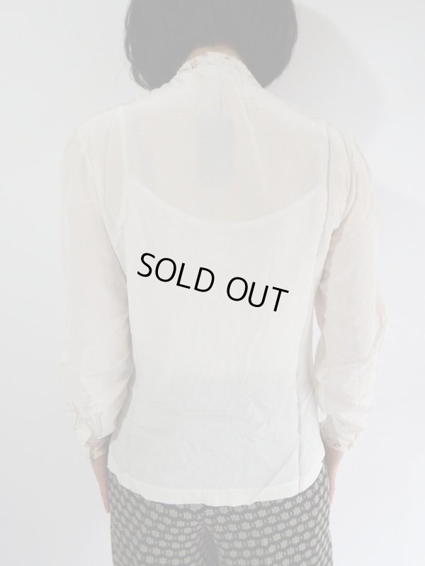 画像4: ★未使用*シルク製お花刺繍の極上ブラウス