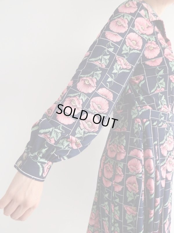 画像8: ★お仕立て品*紺地にレトロなお花柄ワンピ