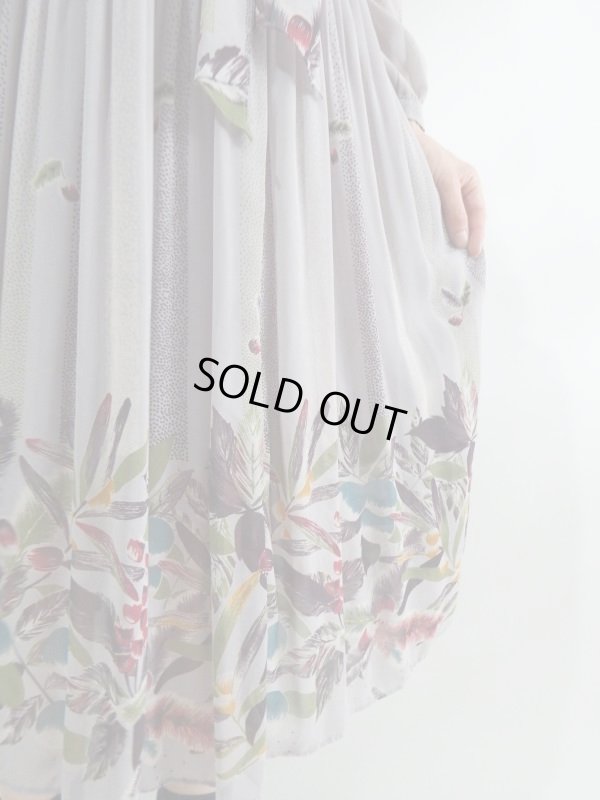 画像10: ★ボタニカル柄の透け感素材ワンピ