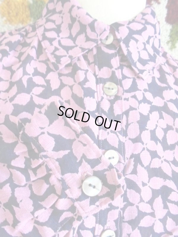 画像5: 紺地にピンクの葉っぱ柄ベルト付きワンピ