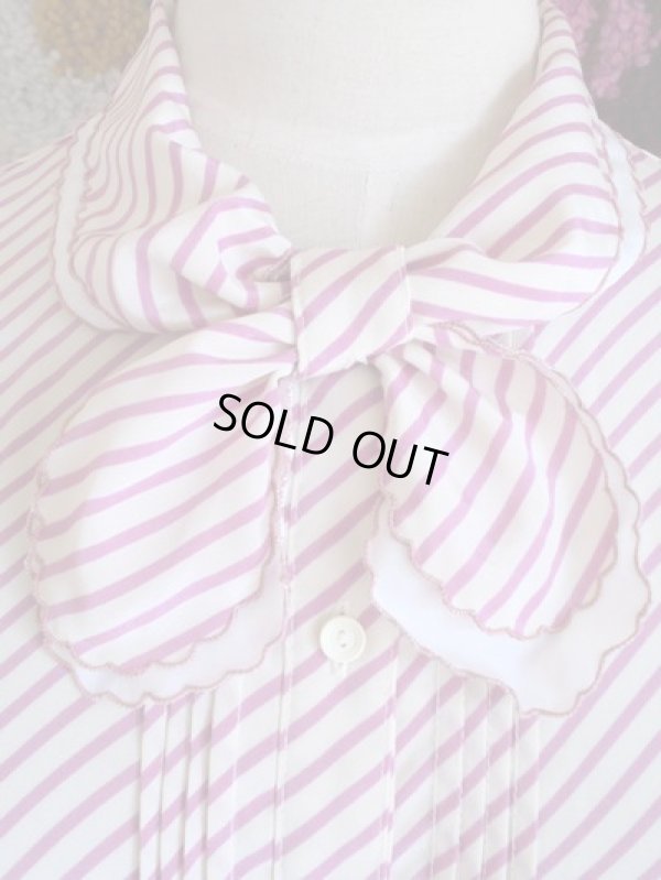 画像3: ピンクのストライプ柄ブラウス