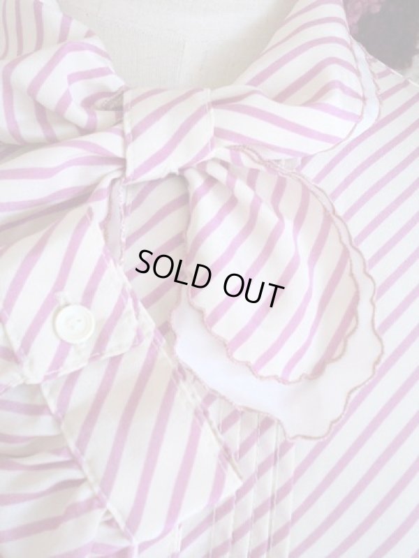 画像4: ピンクのストライプ柄ブラウス