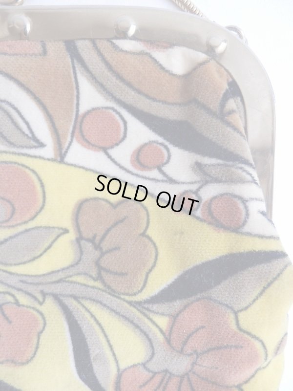 よく見ると薄汚れあります