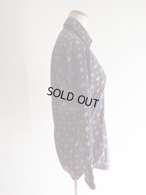 画像4: 紺地に花柄レトロブラウス