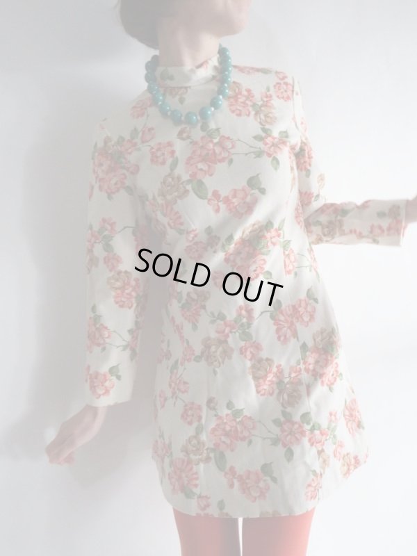 画像3: 白地にオレンジ花柄のハイネックワンピ【送料無料】