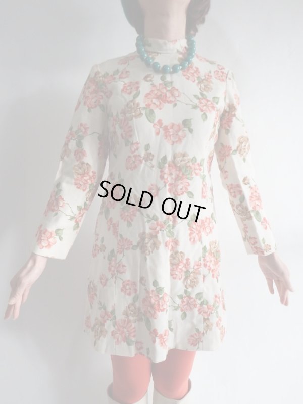 画像4: 白地にオレンジ花柄のハイネックワンピ【送料無料】