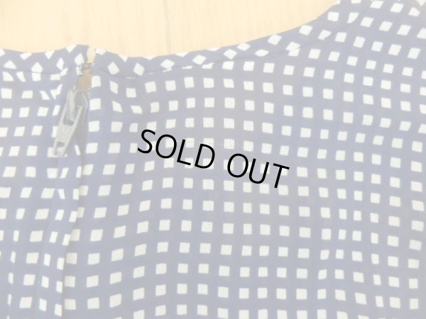 ワンピースのファスナー横に糸ツリあり