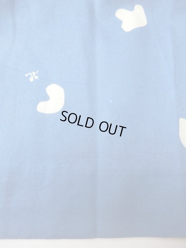 後ろ身裾上辺りに点薄シミあり