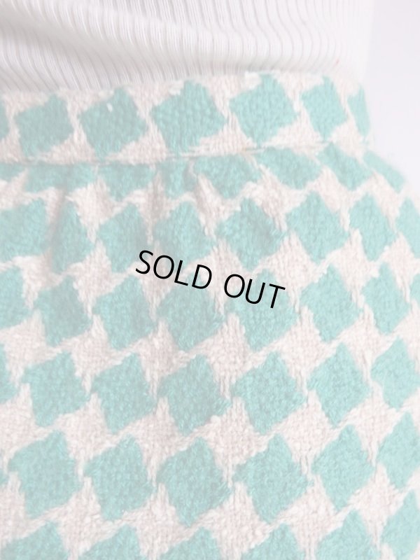 薄シミ箇所あり