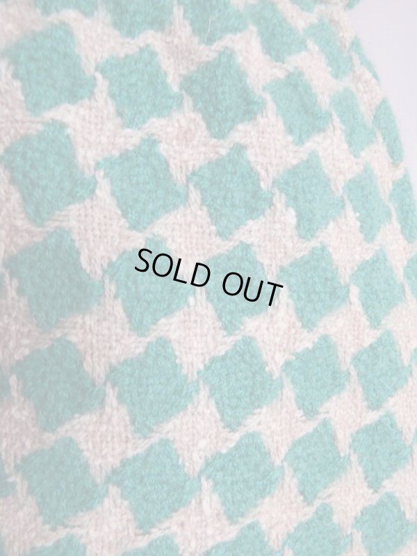 薄シミ箇所あり