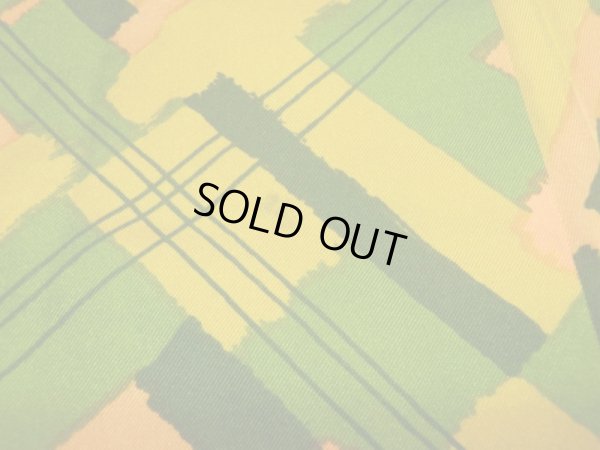 前身スカート左側に薄汚れあり