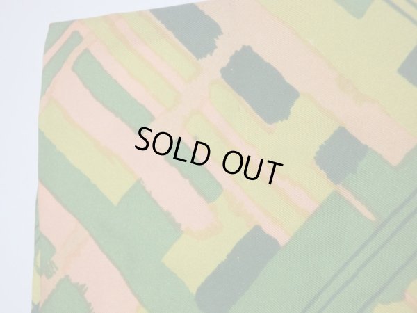 右袖口に薄汚れあり