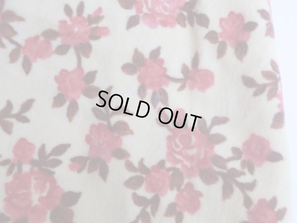 前身スカート左側に白っぽい汚れあり