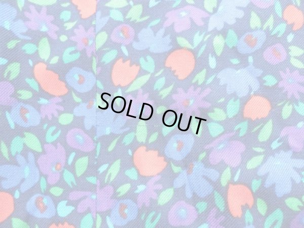 後身スカート部分に横糸ツリあり