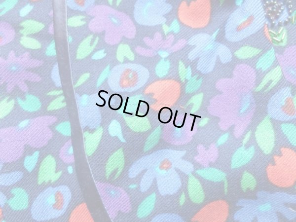 右襟に横糸ツリあり