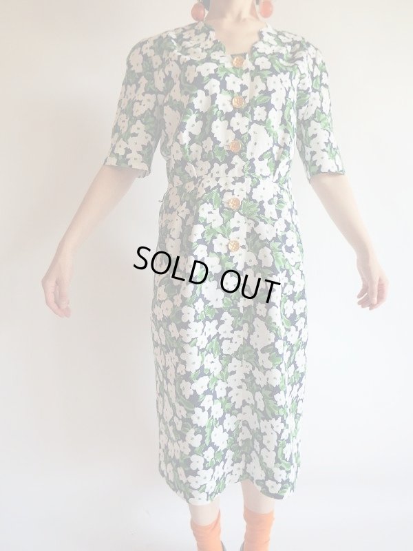 画像5: スカラップ襟の白花模様に夢中