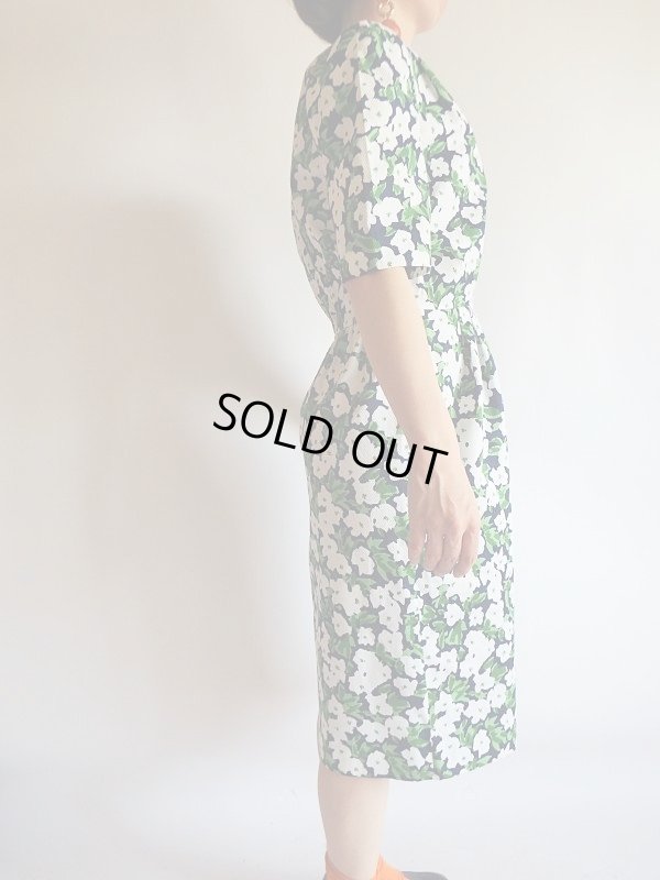 画像6: スカラップ襟の白花模様に夢中