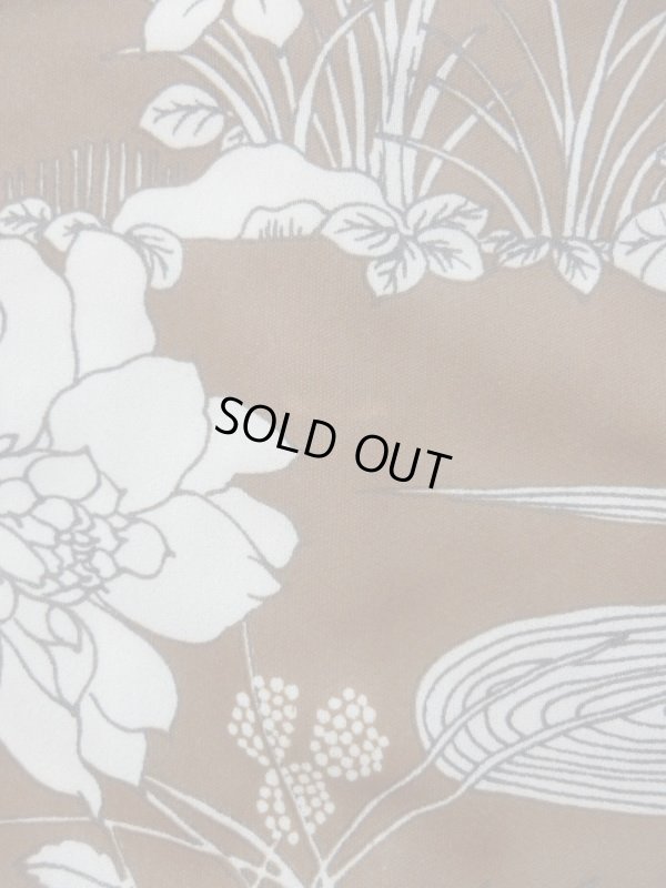 前身スカート中心辺りにうっすら変色部分あり