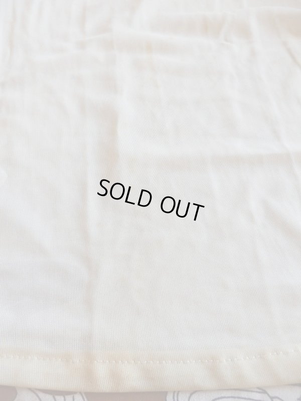 裏地に多数薄シミと変色あり