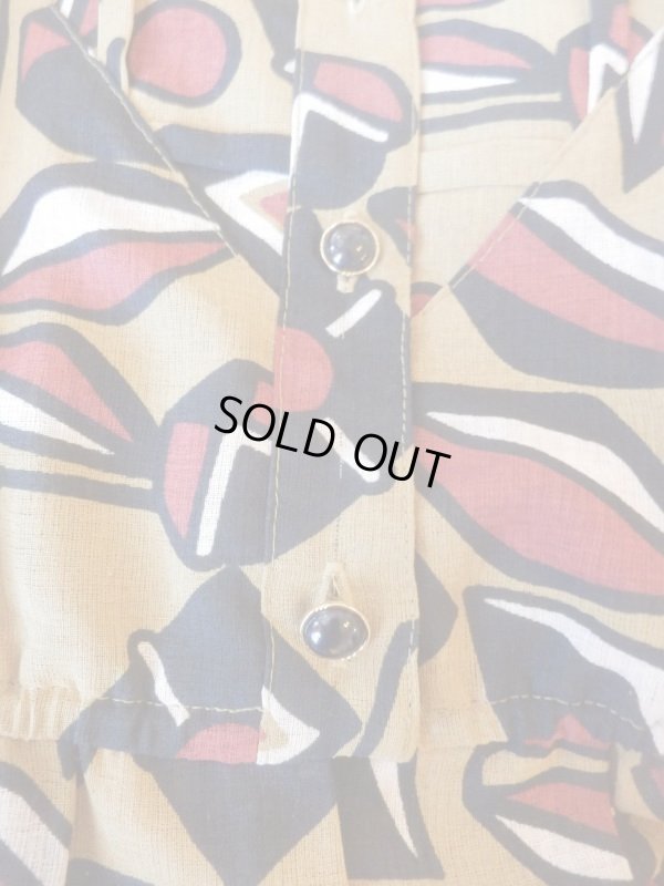 ボタンライン状に縦糸ツリあり