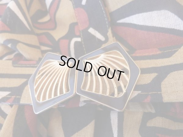 ベルトバックルに黒ずみあり