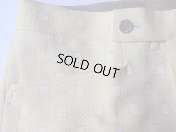 前身ポケット辺りにうっすら変色あり
