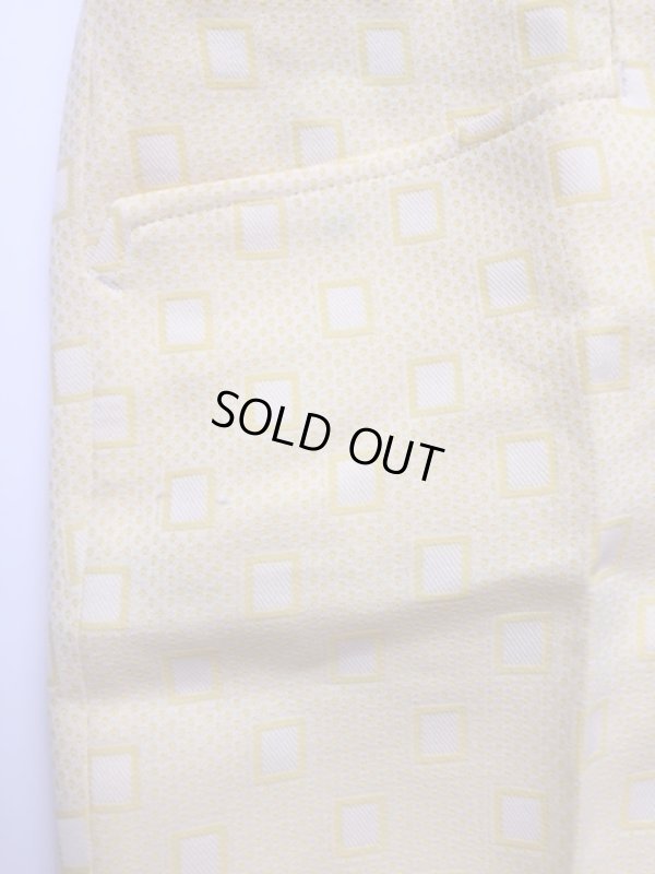 前右ポケットにひっかかりあり