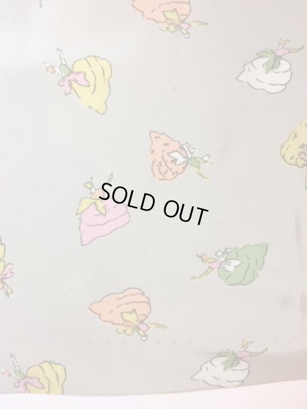 前身裾上にうっすらシミあり