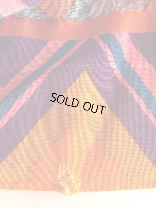 前身左側裾に破れあり(裏側から見た所)