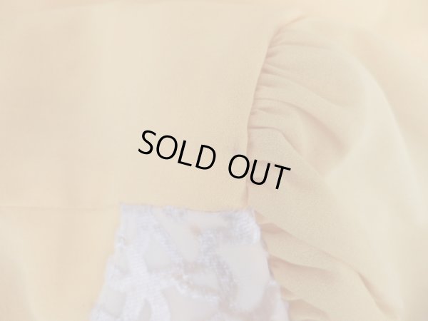 左肩にも汚れあり