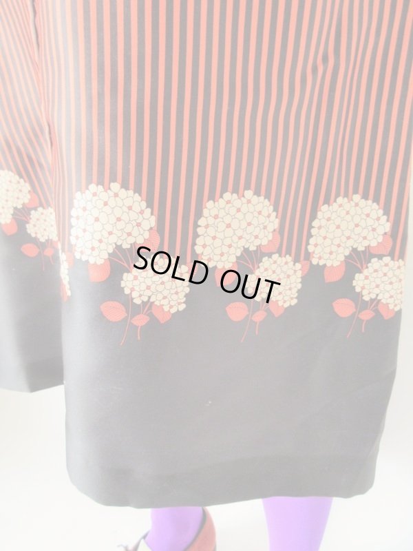 画像10: アジサイとストライプ柄のワンピース