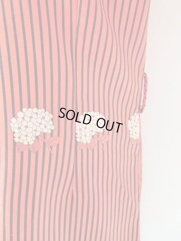 画像9: アジサイとストライプ柄のワンピース