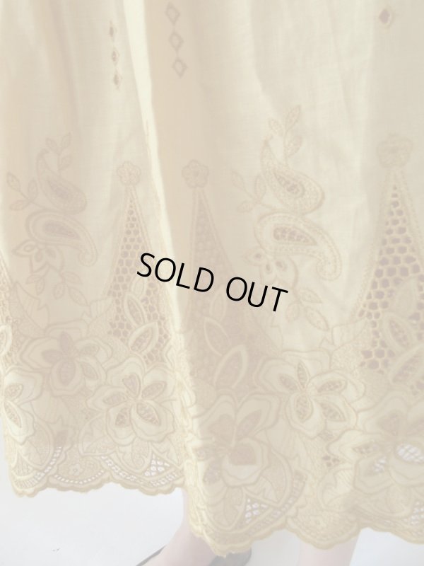 画像8: 存在感を放つ刺繍