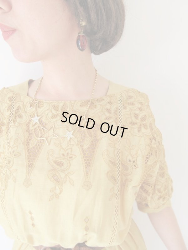 画像3: 存在感を放つ刺繍