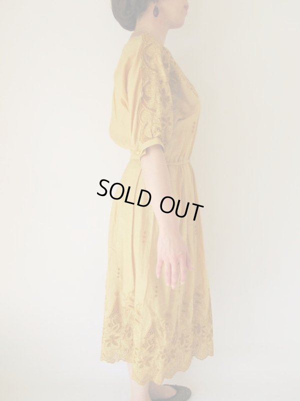 画像6: 存在感を放つ刺繍