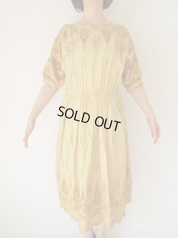 画像4: 存在感を放つ刺繍