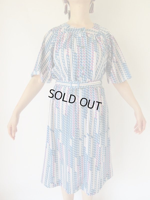 画像3: レトロデザインの変形ストライプのワンピース