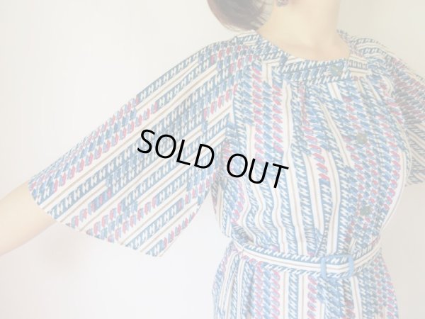 画像7: レトロデザインの変形ストライプのワンピース