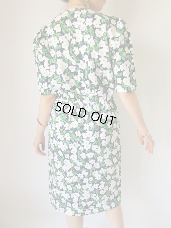 画像7: スカラップ襟の白花模様に夢中