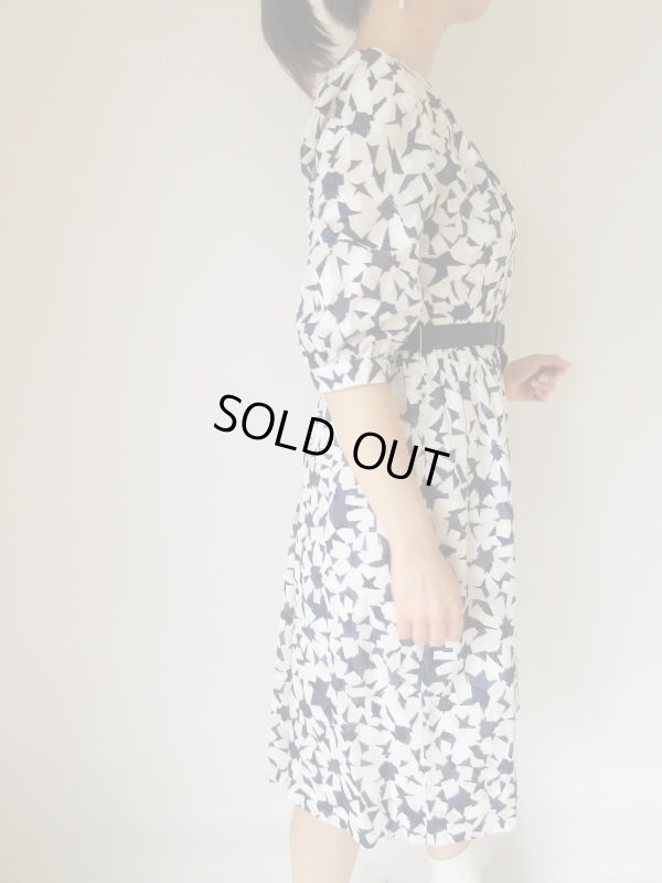 画像5: ネイビー×ホワイトで永遠のお嬢さまスタイル