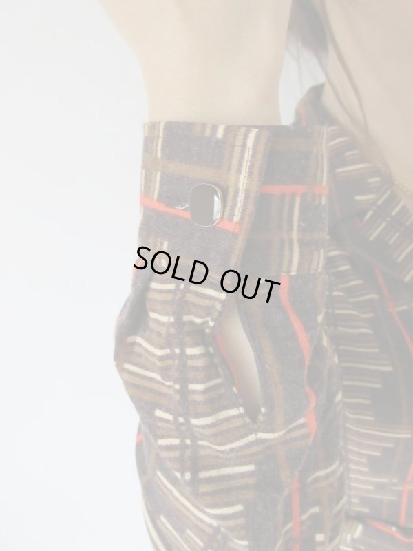 画像7: オレンジのラインがワンポイントに