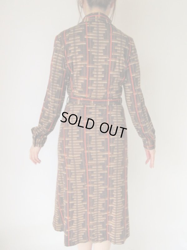 画像5: オレンジのラインがワンポイントに