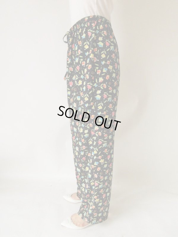 画像4: カラフル花柄のリラックスパンツ