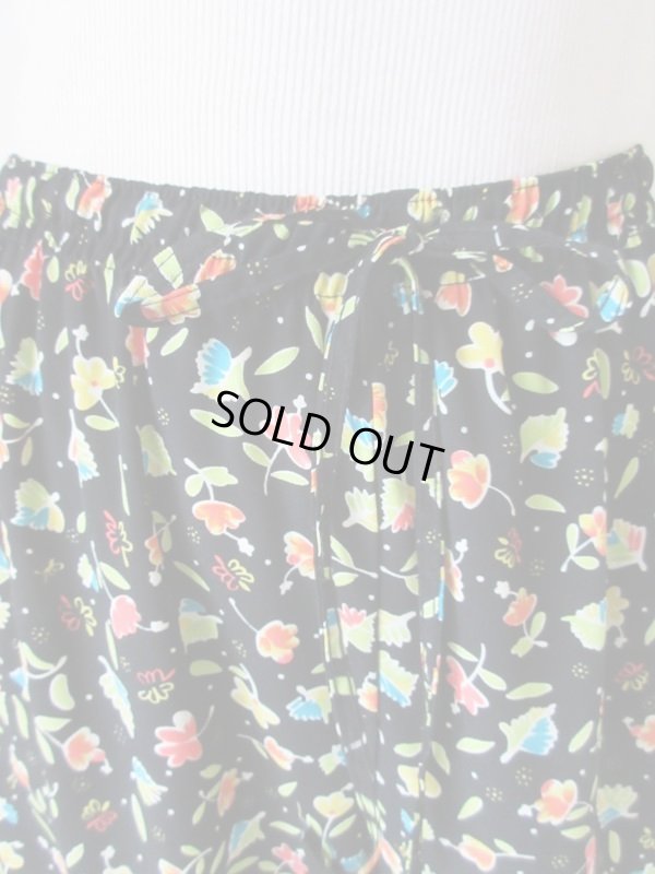 画像6: カラフル花柄のリラックスパンツ